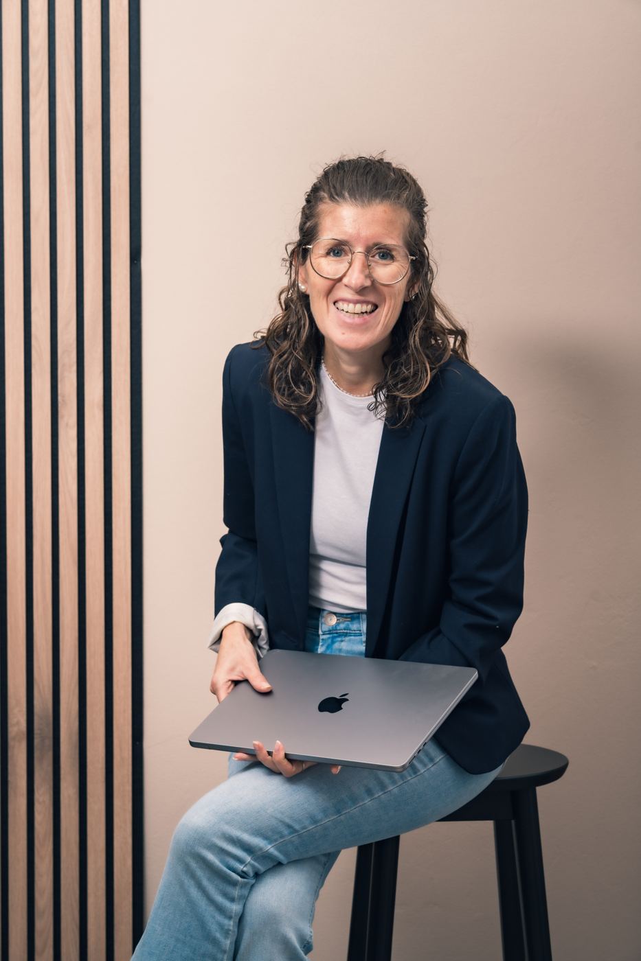 Sandra, souriante